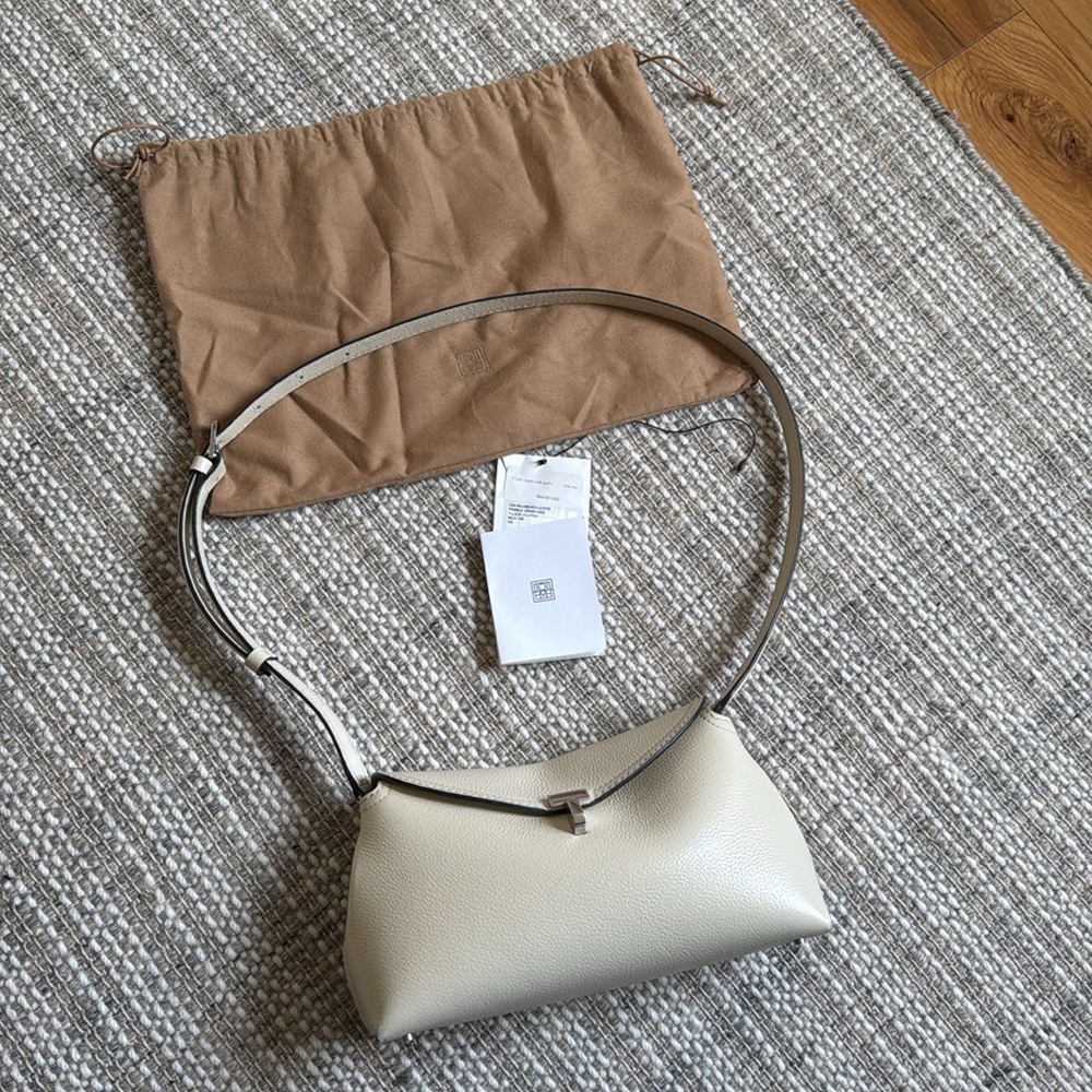 T-Lock Clutch in Milk Grain